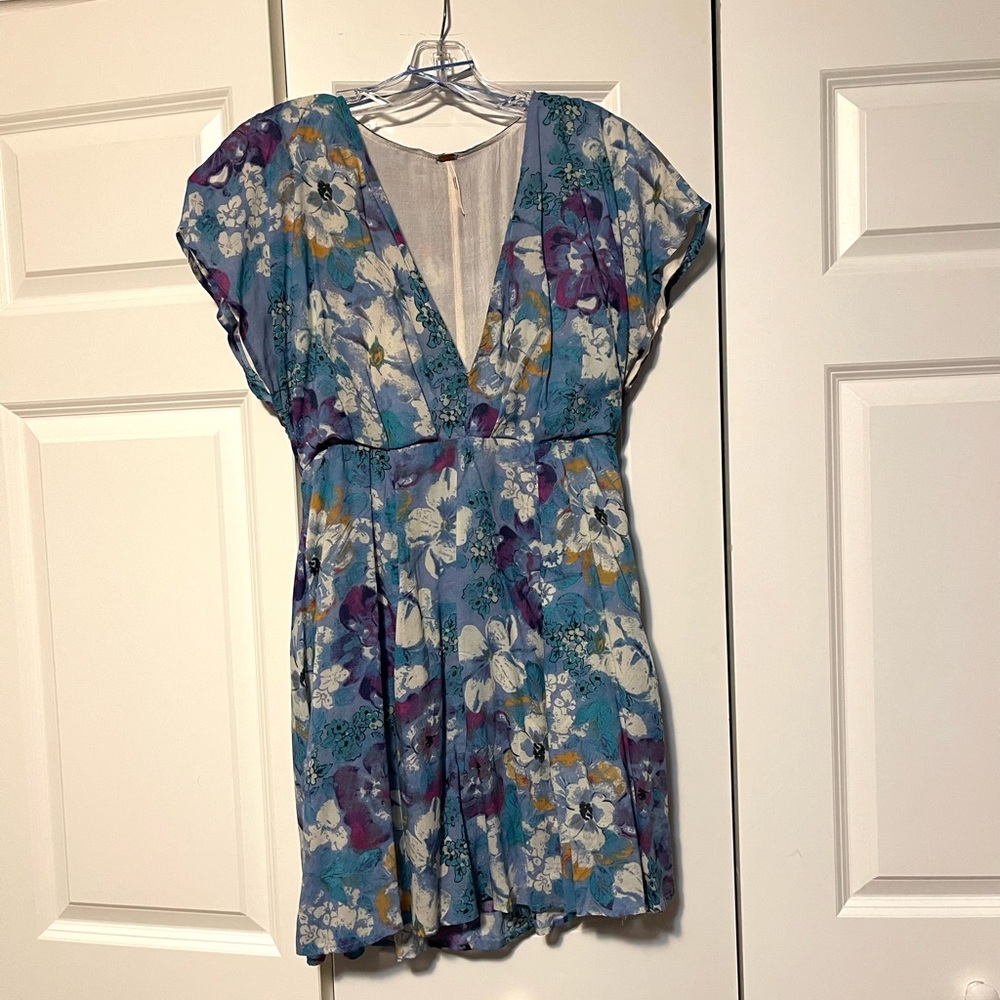 Free People floral vneck tie waist dress